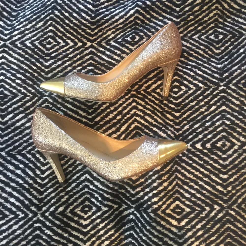 Pointy tow pumps / heels